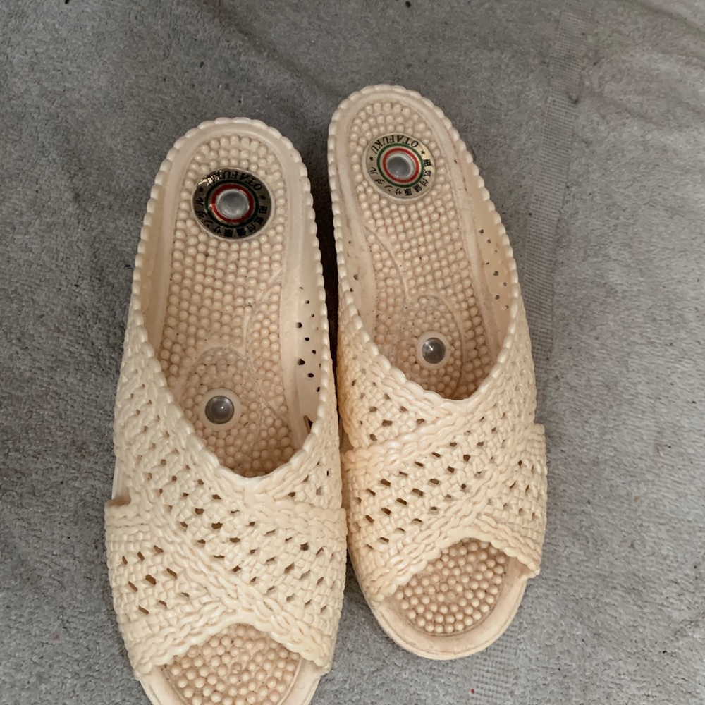 Acupuncture shoes